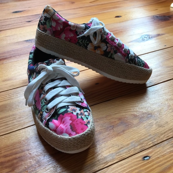 Soda Pink Floral Espadrilles Sneakers, NWOB, 8.5 - Picture 2 of 10